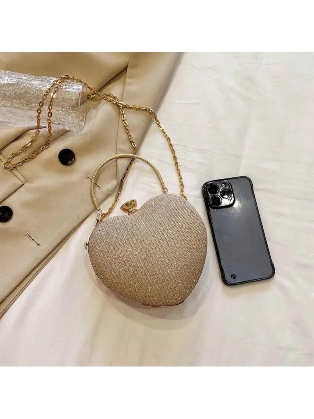 Elegant Heart-Shaped Gold Clutch/Crossbody - Picture 4 of 8